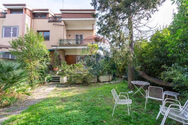 villa in vendita a Roma in zona Axa