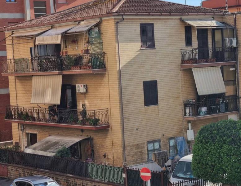appartamento in vendita a Roma in zona Tor de' Cenci