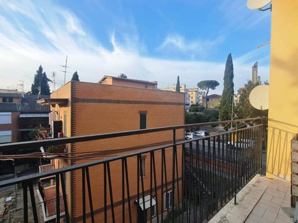 appartamento in vendita a Roma in zona Tomba di Nerone