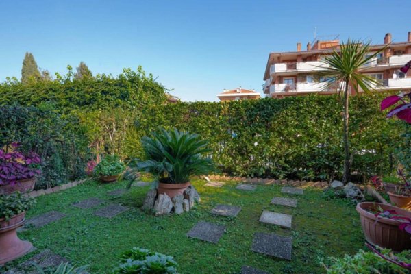 casa indipendente in vendita a Roma in zona Casal Morena