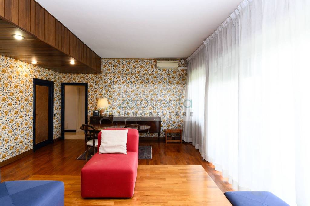 appartamento in vendita a Roma in zona EUR