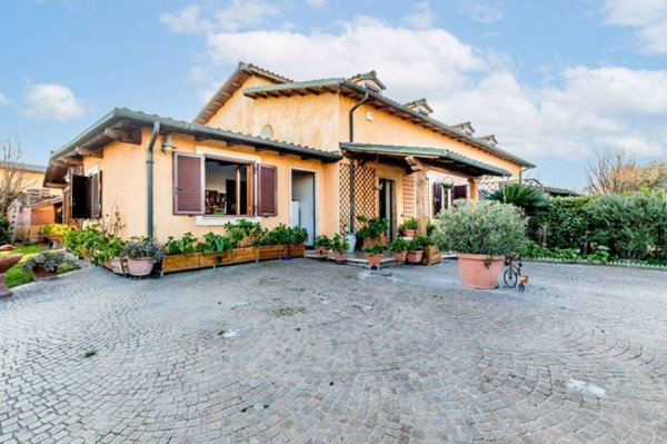 casa indipendente in vendita a Roma in zona Torre Maura