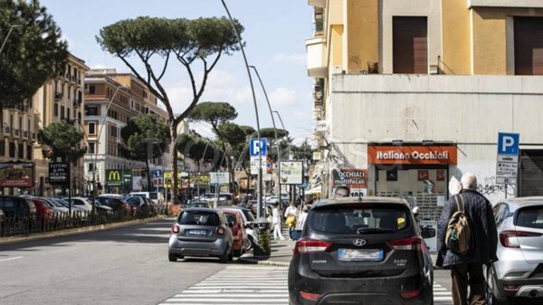 negozio in vendita a Roma in zona Appio Latino