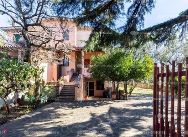 casa indipendente in vendita a Roma in zona Falcognana