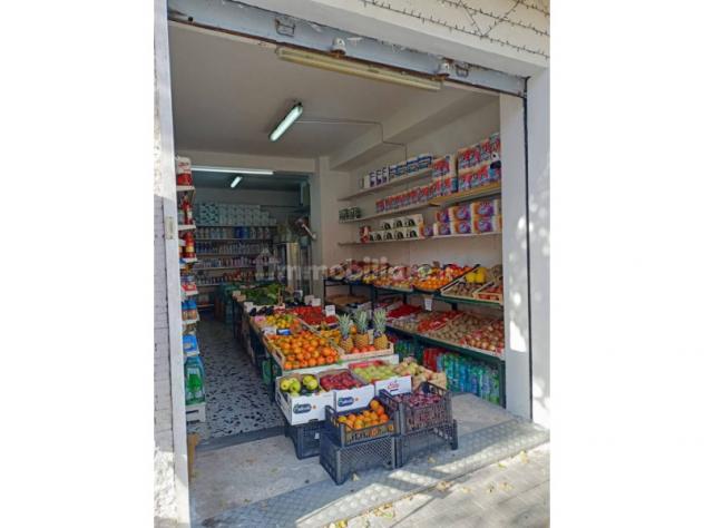 locale commerciale in vendita a Roma in zona Monte Sacro/Talenti