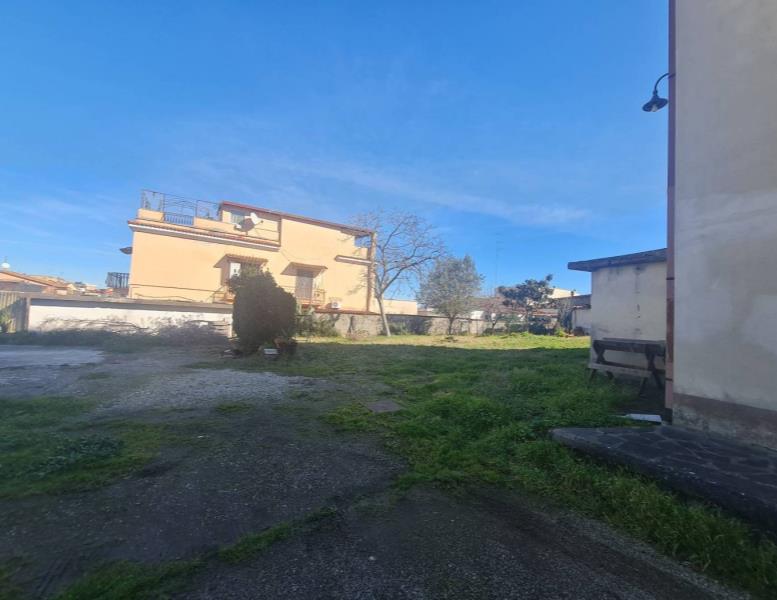 appartamento in vendita a Roma in zona Tomba di Nerone