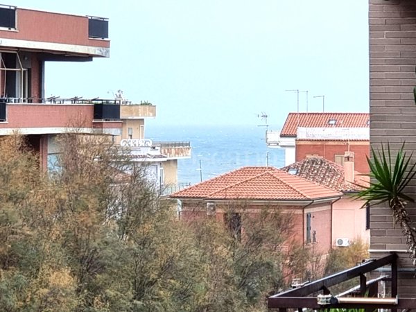 appartamento in vendita a Roma in zona Ostia Antica