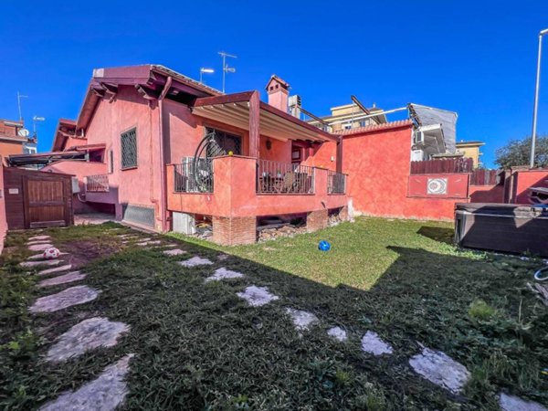 casa indipendente in vendita a Roma in zona Acilia