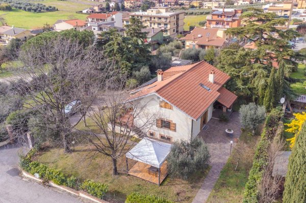casa indipendente in vendita a Roma in zona Lunghezza