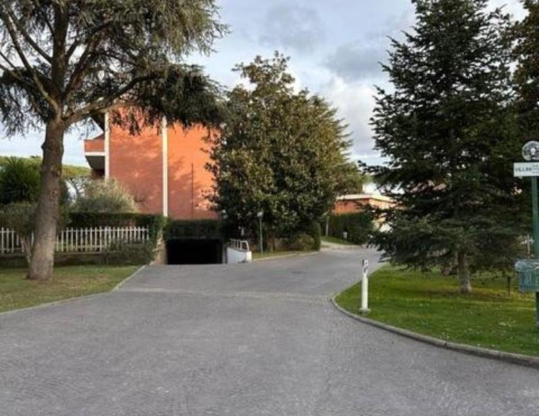 appartamento in vendita a Roma in zona Appio Claudio