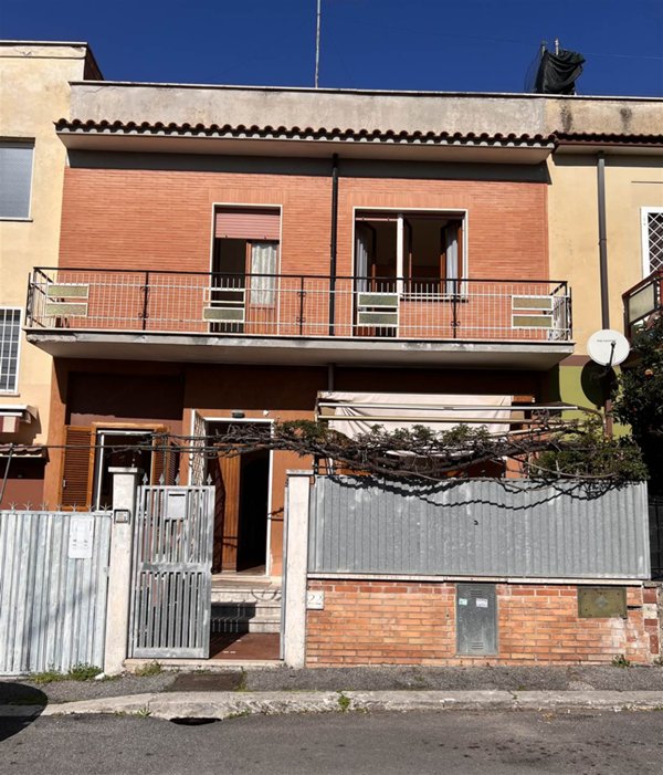 appartamento in vendita a Roma in zona Dragoncello