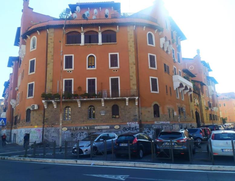 appartamento in vendita a Roma in zona Ostiense