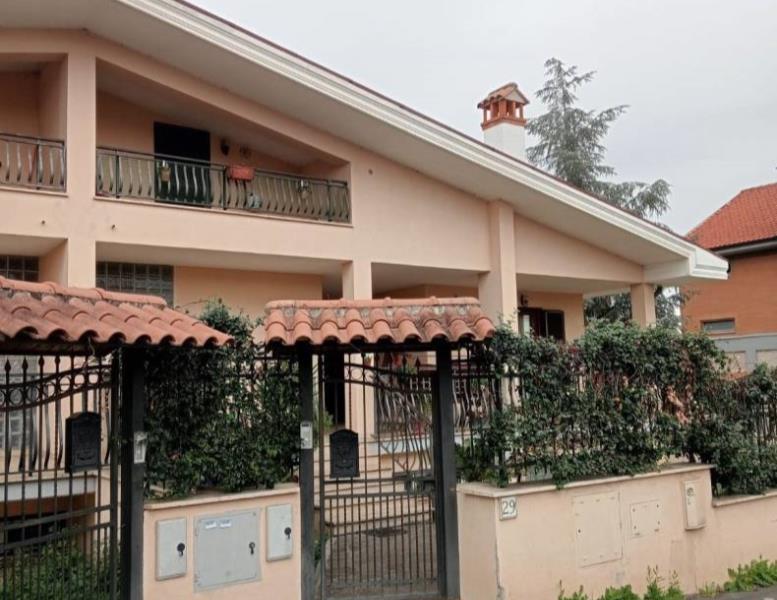 casa indipendente in vendita a Roma in zona Lunghezza