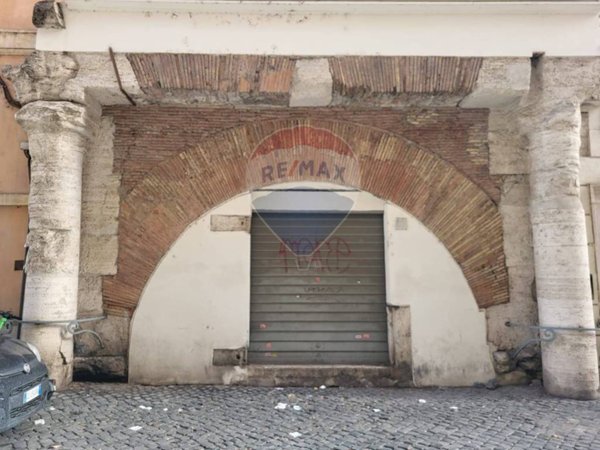 negozio in vendita a Roma in zona Centro Storico