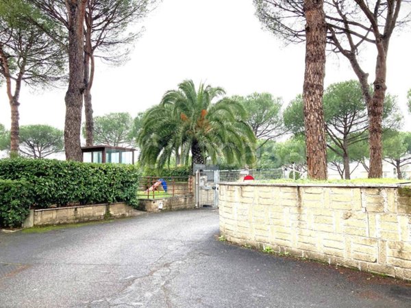 appartamento in vendita a Roma in zona Casal Monastero