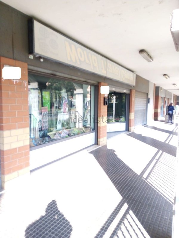 locale commerciale in vendita a Roma in zona Tor Bella Monaca
