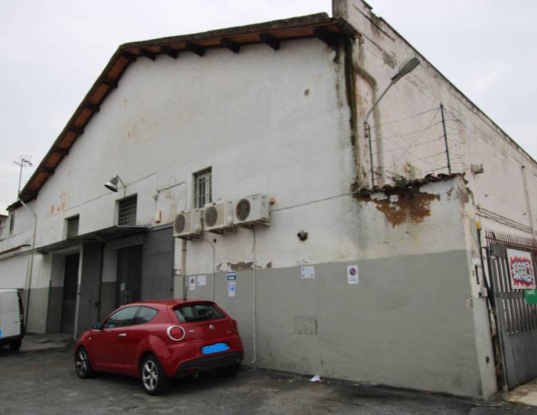 locale commerciale in vendita a Roma in zona Collatino