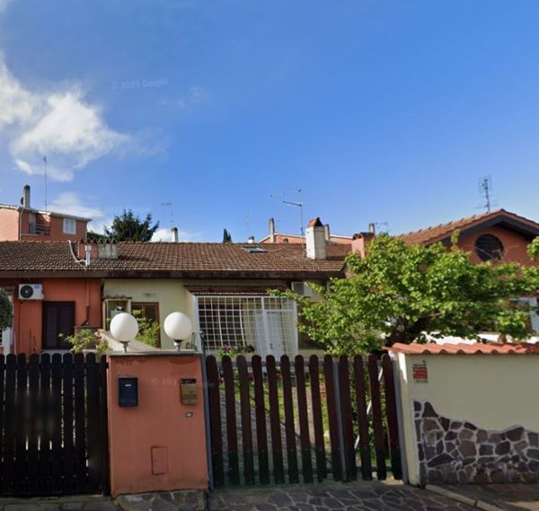casa indipendente in vendita a Roma in zona Acilia