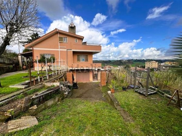 casa indipendente in vendita a Roma in zona Selva Candida