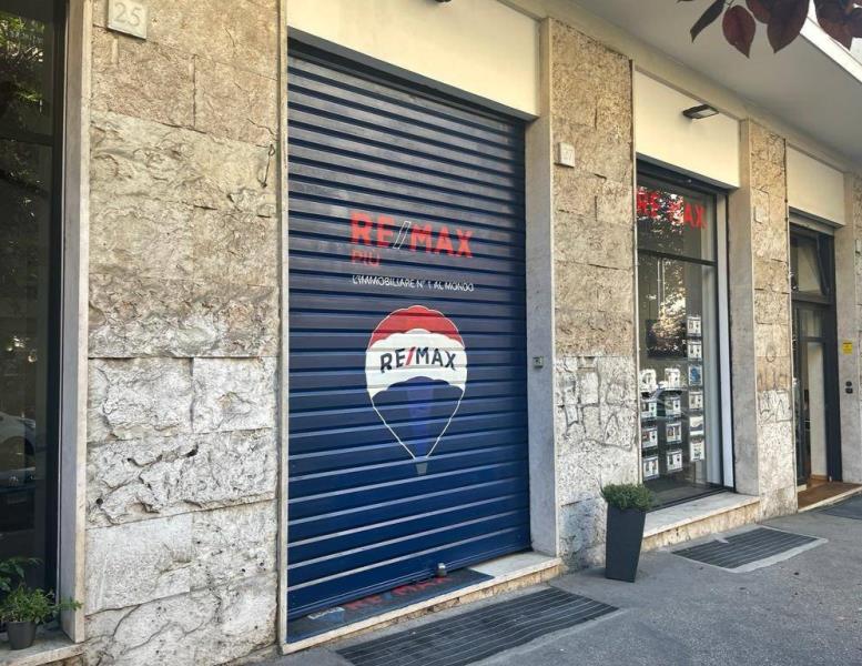 locale commerciale in vendita a Roma in zona Ardeatino