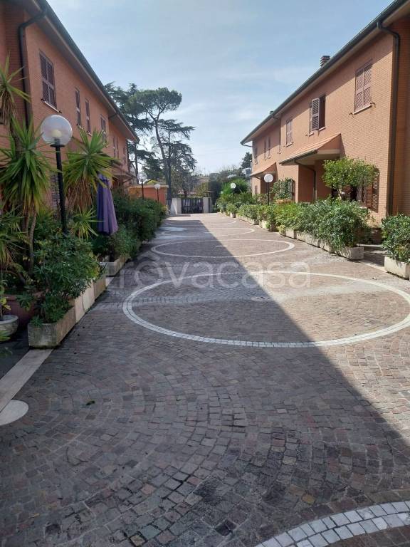 casa indipendente in vendita a Roma in zona Romanina