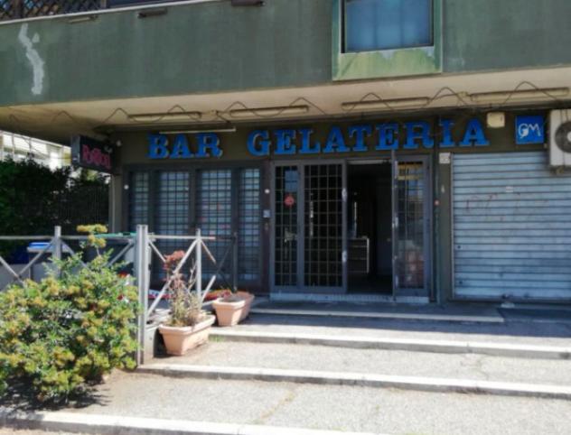 locale commerciale in vendita a Roma in zona San Basilio