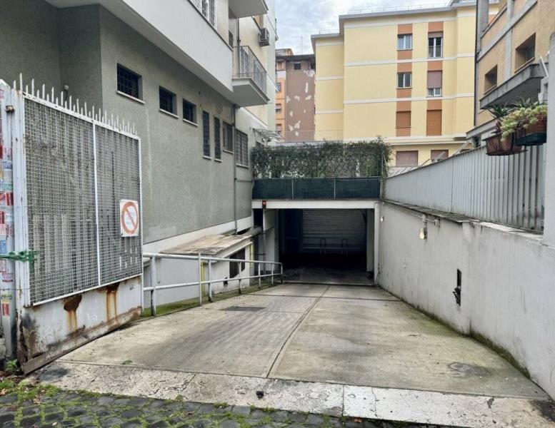 locale di sgombero in vendita a Roma in zona Prenestino-Centocelle