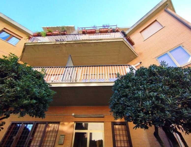 appartamento in vendita a Roma in zona Osteria del Curato