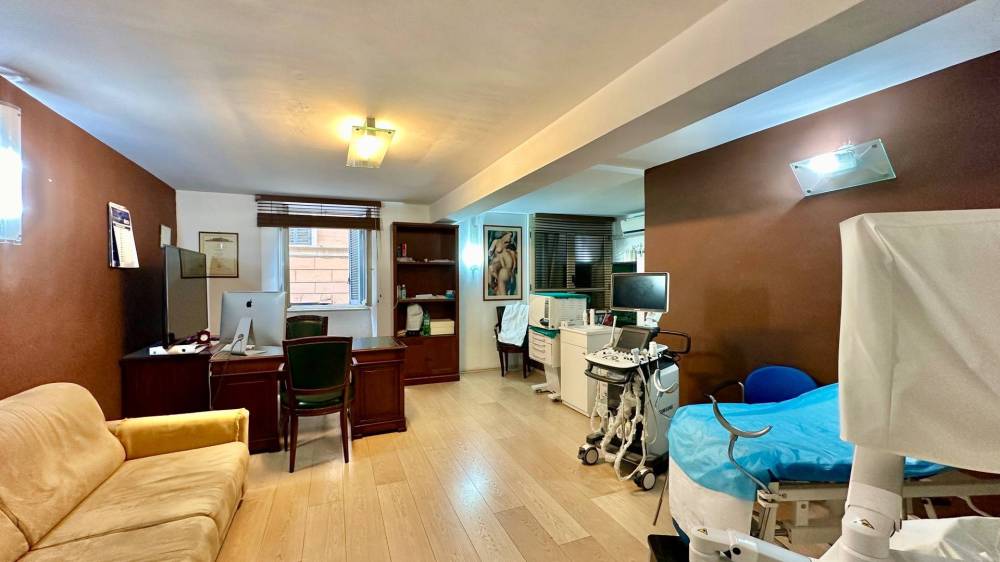 appartamento in vendita a Roma in zona Trevi-Colonna