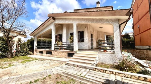 casa indipendente in vendita a Roma in zona Castelverde