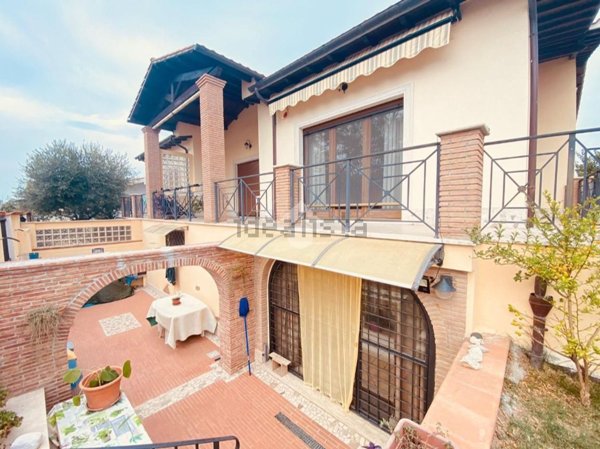 appartamento in vendita a Roma in zona Ostia Antica