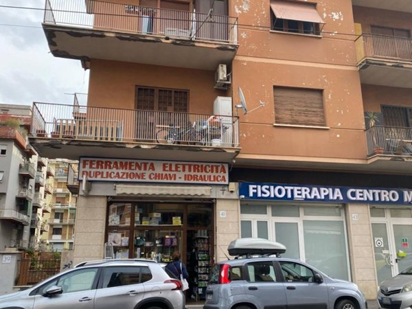 locale commerciale in vendita a Roma in zona Prenestino-Centocelle