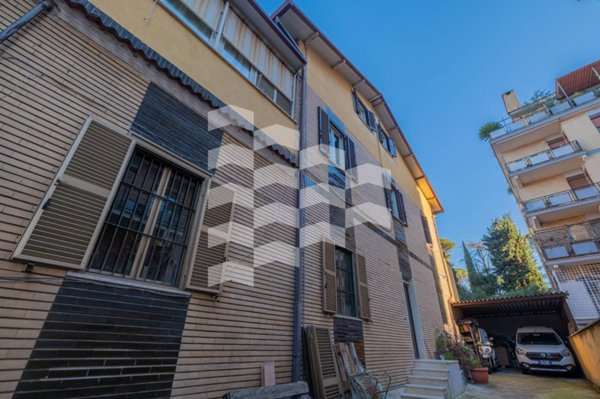 appartamento in vendita a Roma in zona Tomba di Nerone