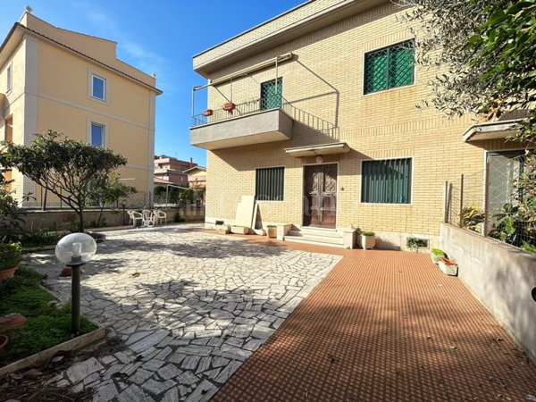appartamento in vendita a Roma in zona Ostia
