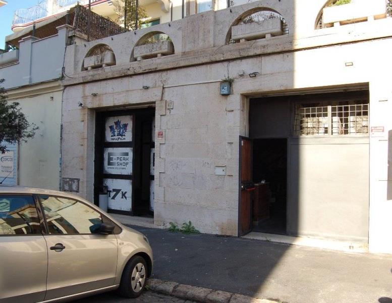 casa indipendente in vendita a Roma in zona Tuscolano