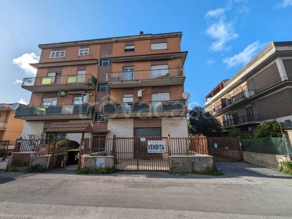 appartamento in vendita a Roma in zona Torre Gaia