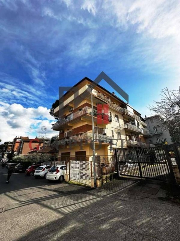 appartamento in vendita a Roma in zona Tomba di Nerone