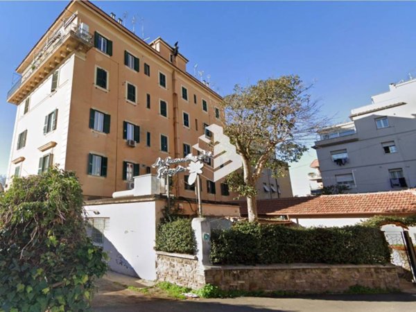 locale di sgombero in vendita a Roma in zona Appio Claudio