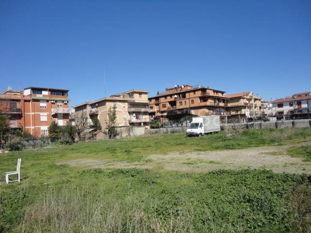 terreno edificabile in vendita a Roma in zona Casal Morena