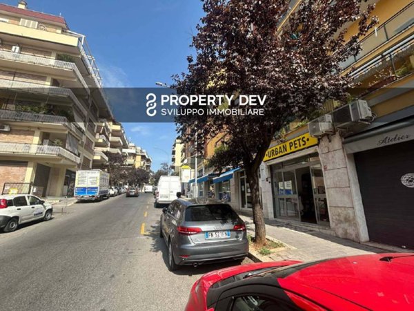 negozio in vendita a Roma in zona Appio Latino
