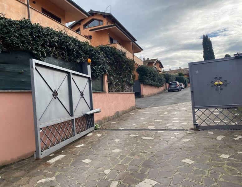 casa indipendente in vendita a Roma