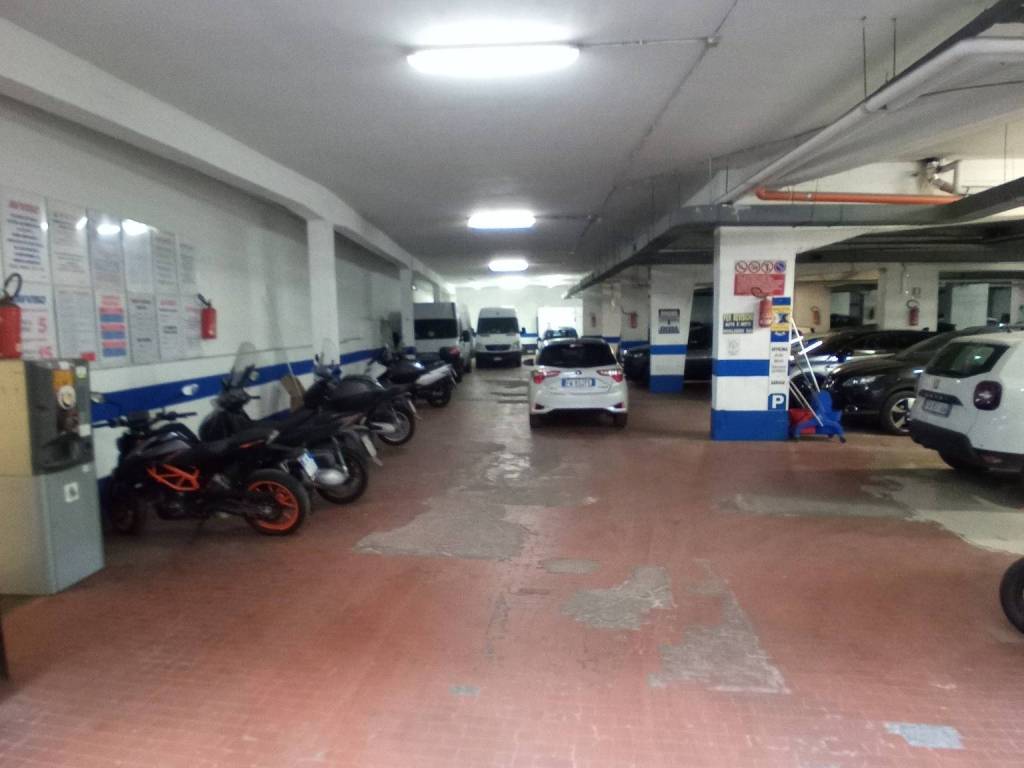 negozio in vendita a Roma in zona Appio Latino