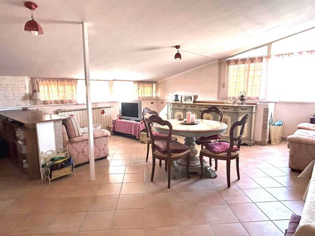 appartamento in vendita a Roma in zona Casal Morena