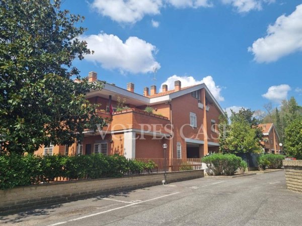 appartamento in vendita a Roma in zona Valle Muricana