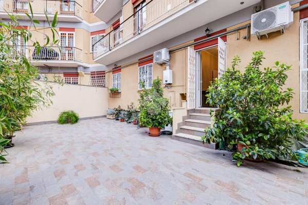 appartamento in vendita a Roma in zona Appio Latino