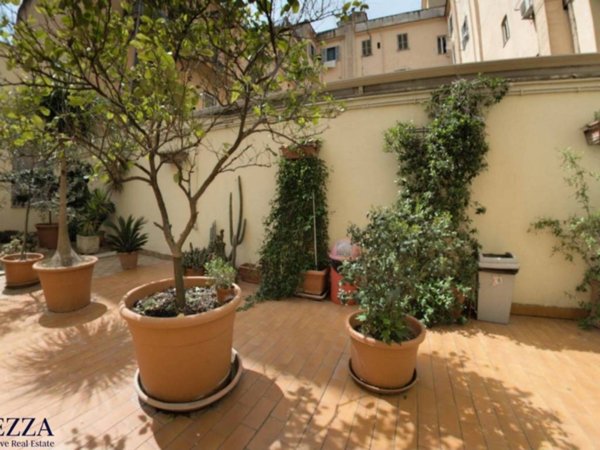 intera palazzina in vendita a Roma in zona Centro Storico