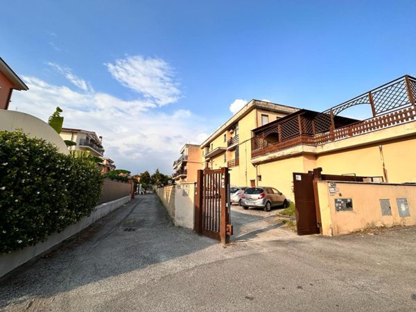 appartamento in vendita a Roma in zona Osteria del Curato
