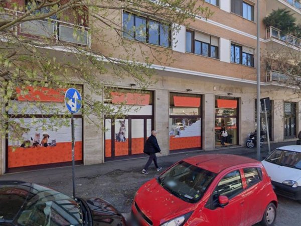 negozio in vendita a Roma in zona Trieste