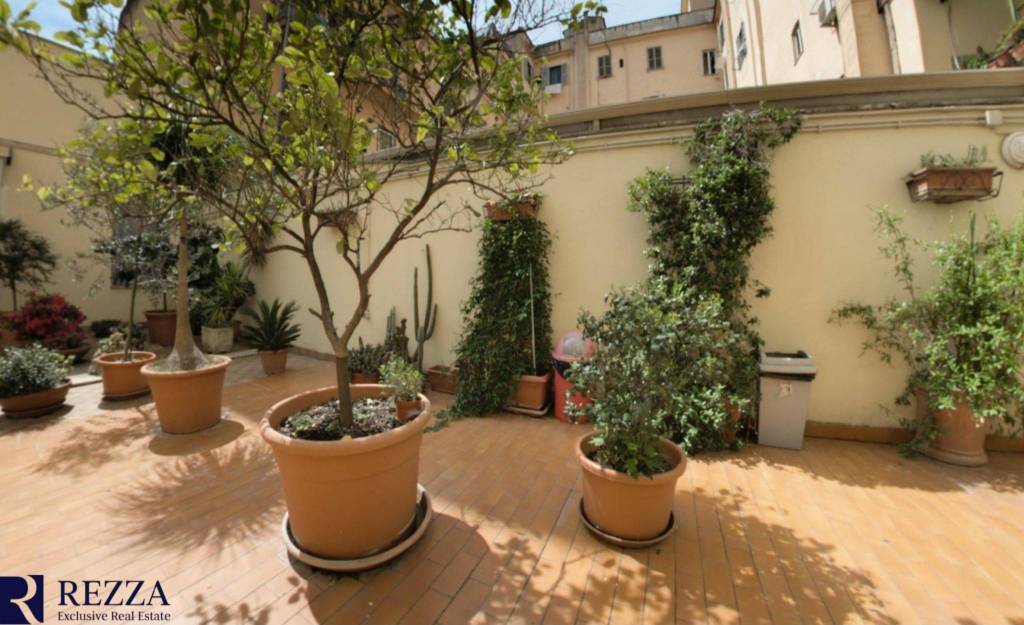 negozio in vendita a Roma in zona Esquilino