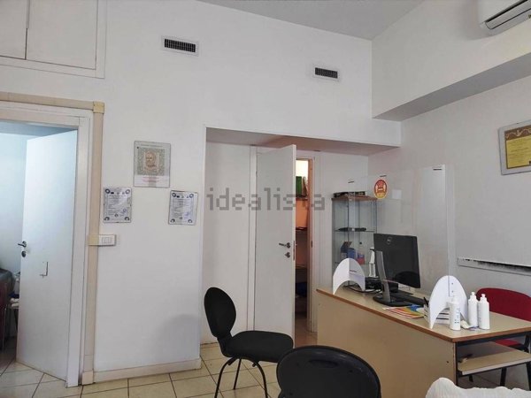 locale commerciale in vendita a Roma in zona Ostia